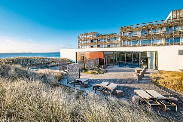 BUDERSAND Hotel - Golf & Spa - Sylt - Außenterrasse Spa