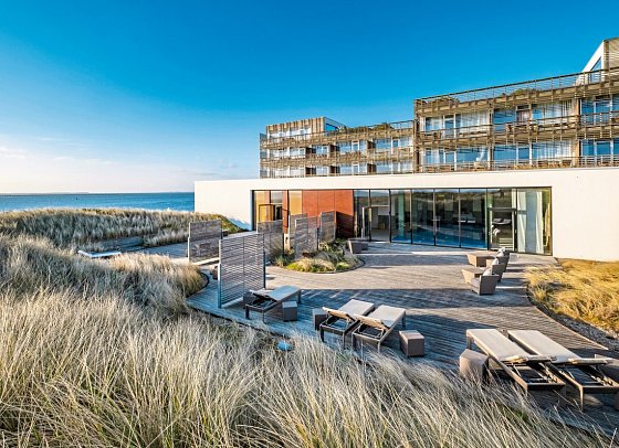 BUDERSAND Hotel - Golf & Spa - Sylt - Außenterrasse Spa