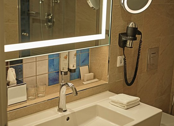 AALERNHÜS hotel & spa - Beispiel Bad Doppelzimmer (Zimmercodierungen DB1 & DB2)