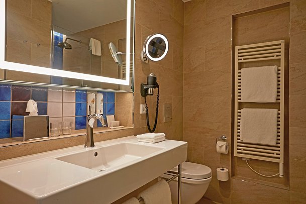 AALERNHÜS hotel & spa - Beispiel Bad Doppelzimmer (Zimmercodierungen DB1 & DB2)