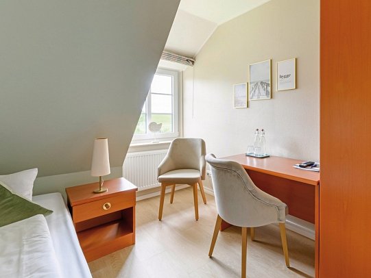 Nordsee-Hotel Arlau-Schleuse - Wohnbeispiel Doppelzimmer Standard (Zimmercodierung DG1)