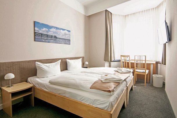 Nordsee-Hotel Hinrichsen - Wohnbeispiel Doppelzimmer Standard (Zimmercodierung DG1)