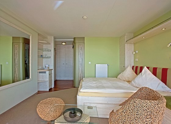 Hotel Rickmers Insulaner - Wohnbeispiel Doppelzimmer Landblick (Zimmercodierungen D1L & D3L)