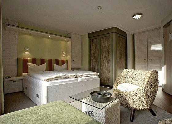 Hotel Rickmers Insulaner - Wohnbeispiel Doppelzimmer Landblick (Zimmercodierungen D1L & D3L)