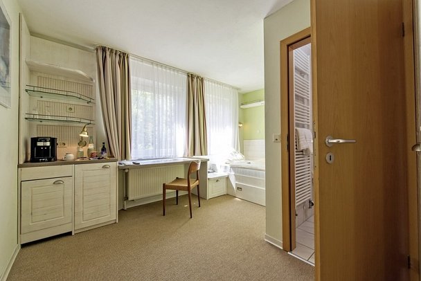 Hotel Rickmers Insulaner - Wohnbeispiel Doppelzimmer Landblick (Zimmercodierungen D1L & D3L)