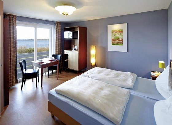 Hotel Helgoländer Klassik - Wohnbeispiel Doppelzimmer Seeseite (Zimmercodierungen DBM & D1M)