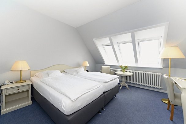 Kurhaus Hotel - Wohnbeispiel Doppelzimmer Meerblick klein (Zimmercodierung DBM)