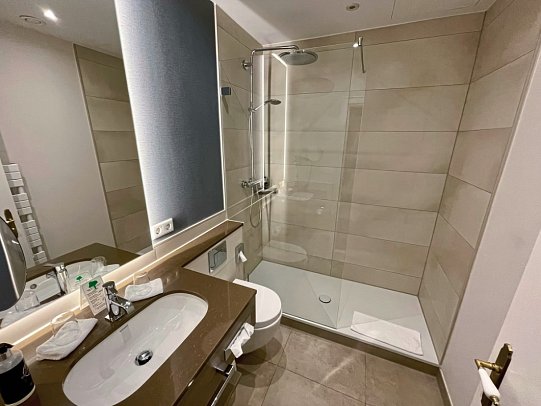 Kurhaus Hotel - Wohnbeispiel DZ Meerblick groß (Zimmercodierung D1M)