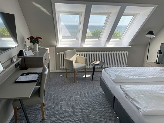 Kurhaus Hotel - Wohnbeispiel DZ Meerblick klein (Zimmercodierung DBM)