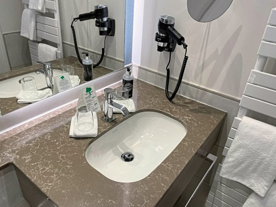 Kurhaus Hotel - Wohnbeispiel DZ Meerblick klein (Zimmercodierung DBM)