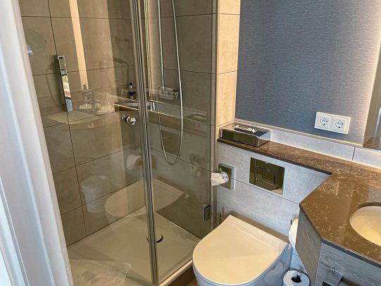 Kurhaus Hotel - Wohnbeispiel DZ Meerblick klein (Zimmercodierung DBM)