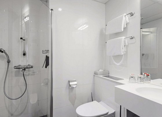 Original Sokos Hotel Albert - Beispiel Bad (Zimmercodierung DB1)