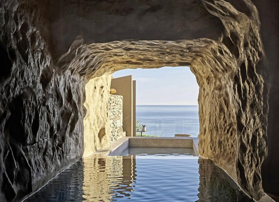 Acro Suites - A Wellbeing Resort - Wohnbeispiel Suite Meerblick Cave Privatpool (Zimmercodierung W1R)