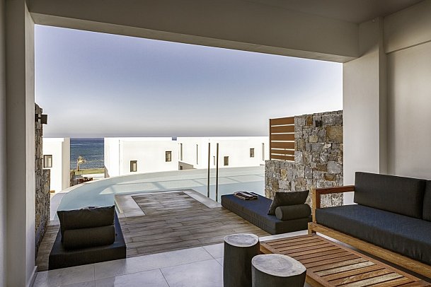 Abaton Island Resort & Spa - Luxury Guestroom Sharing Pool