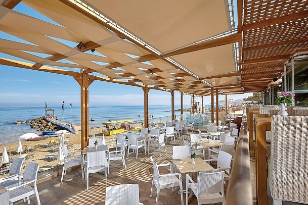 Alexander Beach Hotel & Village Resort