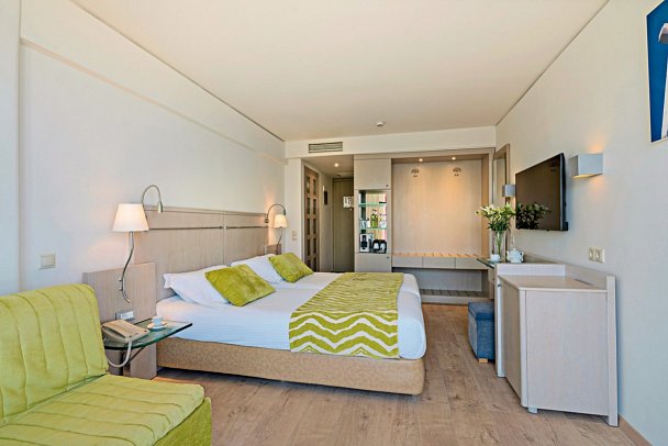 Kriti Beach Hotel - Wohnbeispiel Juniorsuite seitl. Meerblick (Zimmercodierung J1N)
