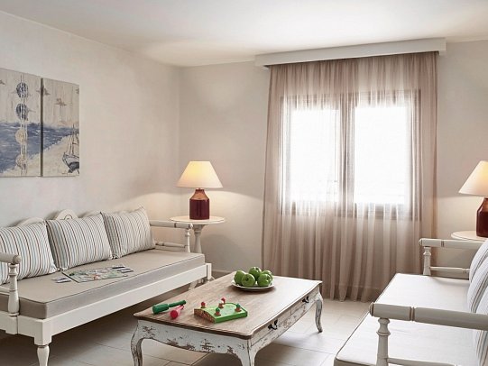 Creta Maris Resort - Wohnbeispiel Familienzimmer Bergblick (Zimmercodierung FBB)