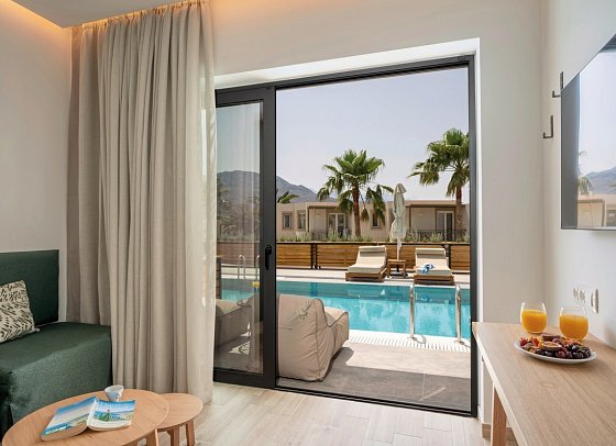 Georgioupolis Suites - Wohnbeispiel Swim Up Gemeinschaftspool (Zimmercodierung JBQ)