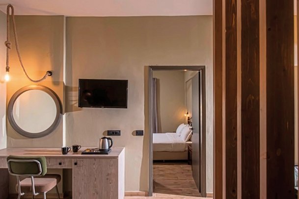 Petousis Hotel & Suites