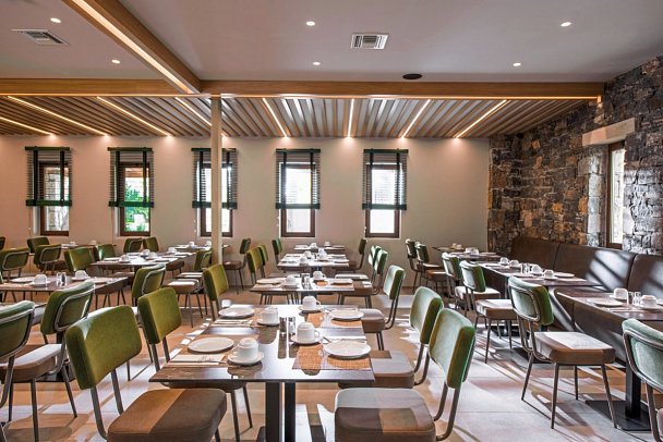 Petousis Hotel & Suites