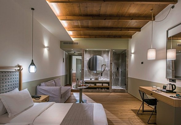Petousis Hotel & Suites