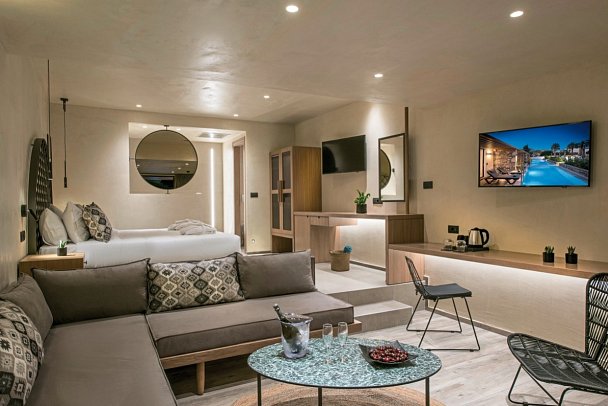 Petousis Hotel & Suites