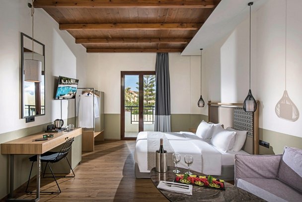 Petousis Hotel & Suites
