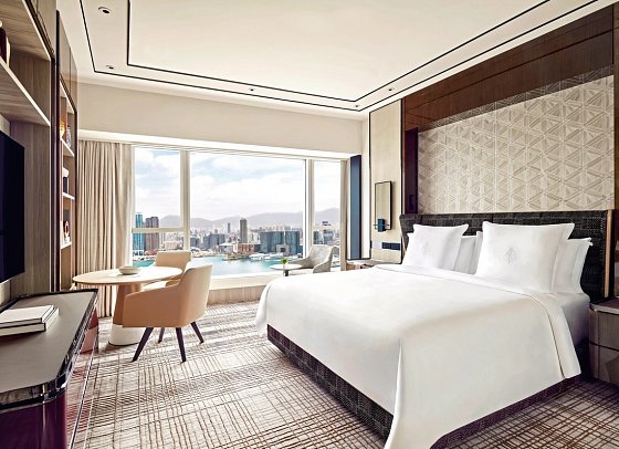 Four Seasons Hotel Hong Kong - Deluxe Harbour View Room