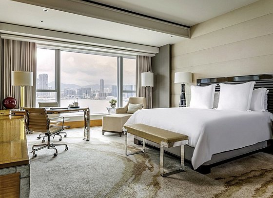 Four Seasons Hotel Hong Kong - Deluxe Harbour View