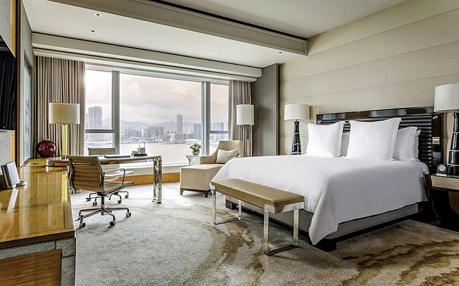 Four Seasons Hotel Hong Kong - Deluxe Harbour View