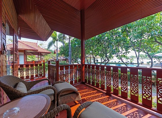 P.P. Erawan Palms Resort - Terrassenbeispiel Deluxe Bungalow (Zimmercodierung BD1)