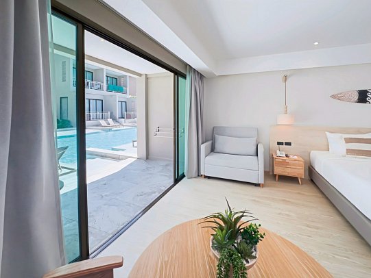 Khaolak Emerald Beach Resort & Spa - Wohnbeispiel Deluxe Pool Access (Zimmercodierung UDQ)