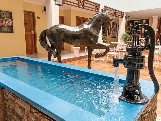 Caballeriza by Mystique