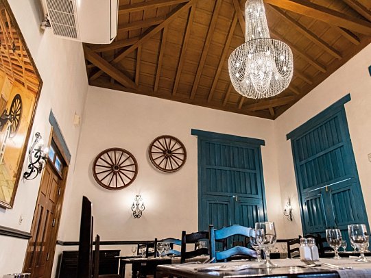 Caballeriza by Mystique