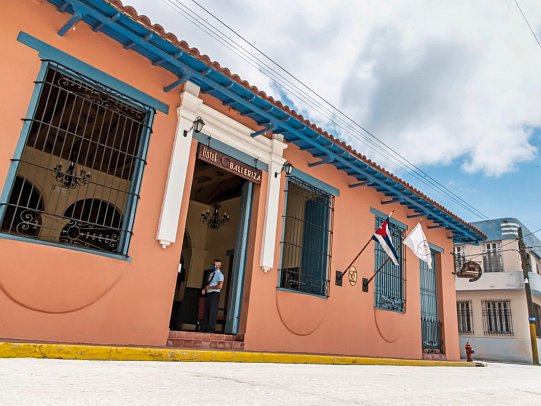 Caballeriza by Mystique