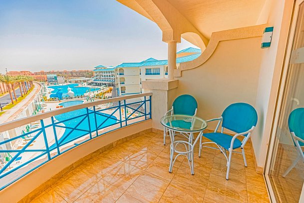 Flow Spectrum Resort Sahl Hasheesh - Wohnbeispiel Suite Familie Poolblick (Zimmercodierung WIP)