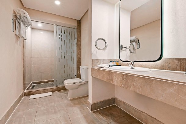 Pickalbatros Citadel Resort - Beispiel Bad Doppelzimmer Superior Swim Up (Zimmercodierung DSQ)