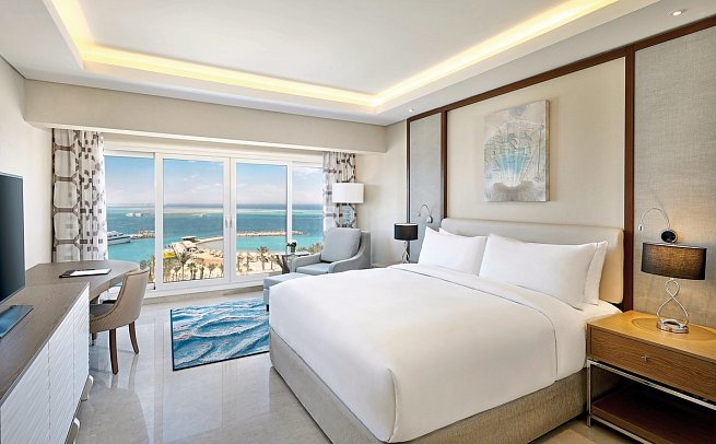 Hilton Hurghada Plaza - Wohnbeispiel Doppelzimmer Deluxe Meerblick (Zimmercodierungen DDM & DCM)