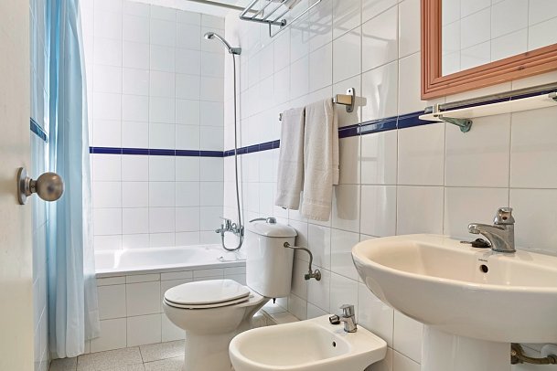 Casa Luis Appartements by Invisa - Beispiel Bad (Zimmercodierung AB1)