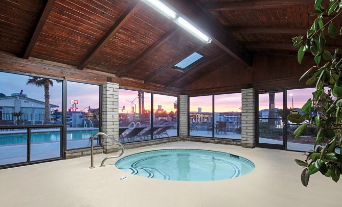 Best Western Plus King's Inn & Suites