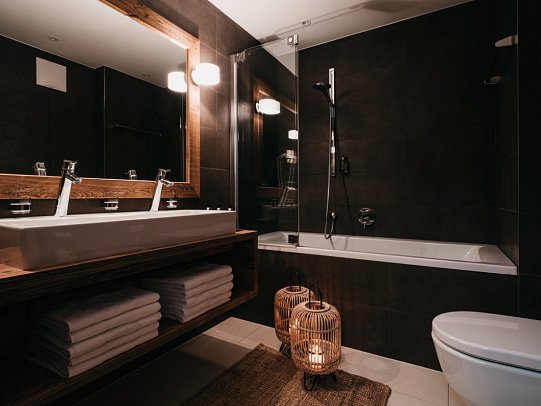 VAYA Sölden - Beispiel Bad Doppelzimmer Deluxe (Zimmercodierung DD1)