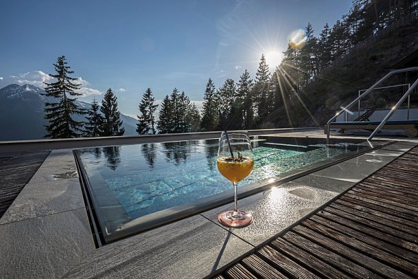 NIDUM Casual Luxury Hotel