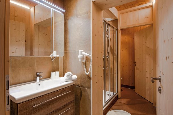 Tia Smart Natur - Beispiel Bad Juniorsuite Natur (Zimmercodierung JB1)