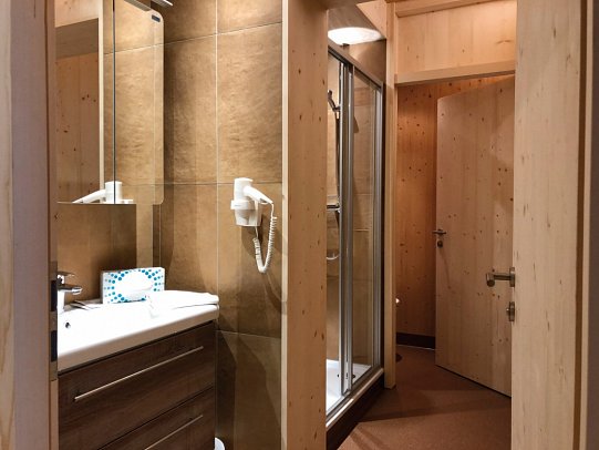 Tia Smart Natur - Beispiel Bad Juniorsuite Natur (Zimmercodierung JB1)