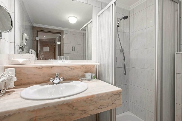 Bellevue 4 Sterne Superior - Beispiel BAd Doppelzimmer Typ B1 (Zimmercodierung DB1)