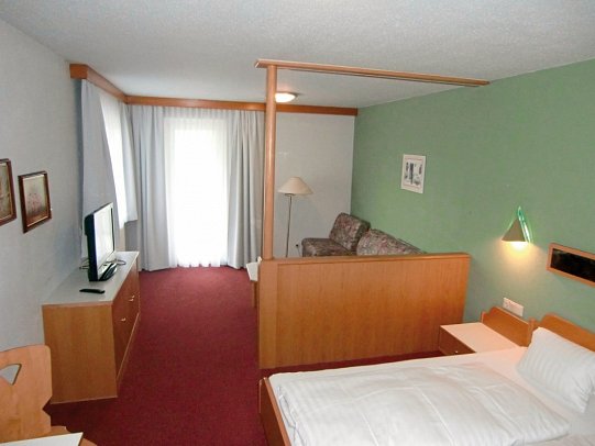 Alpenfriede - Wohnbeispiel Familienzimmer (Zimmercodierung FB2)