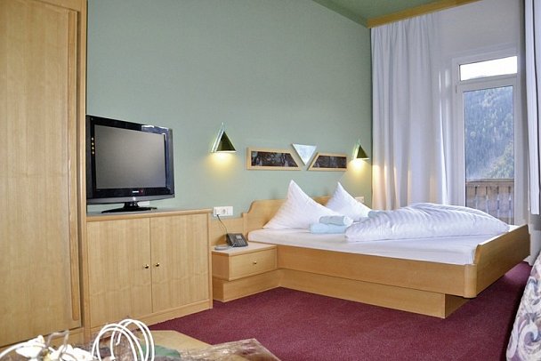 Alpenfriede - Wohnbeispiel Doppelzimmer Talseite (Zimmercodierung DB2)