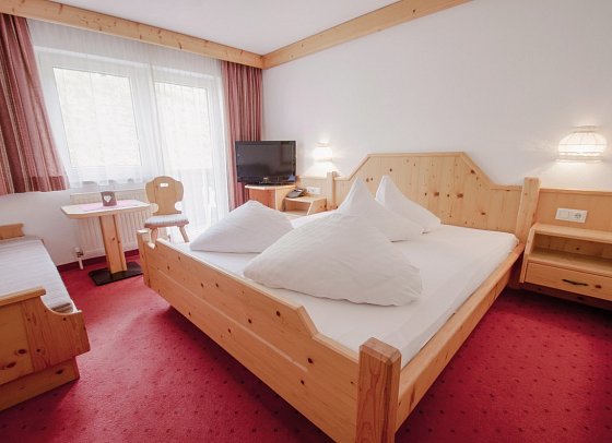 Alpenfriede - Wohnbeispiel Doppelzimmer Bergseite (Zimmercodierungen DB1 & DB7)