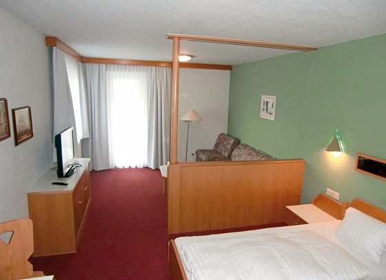 Alpenfriede - Wohnbeispiel Familienzimmer (Zimmercodierung FB2)
