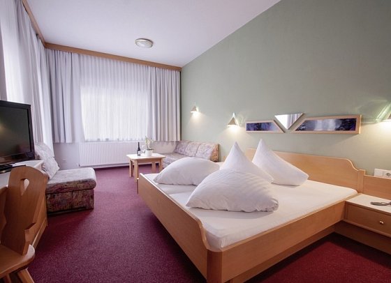 Alpenfriede - Wohnbeispiel Familienzimmer (Zimmercodierung FB2)